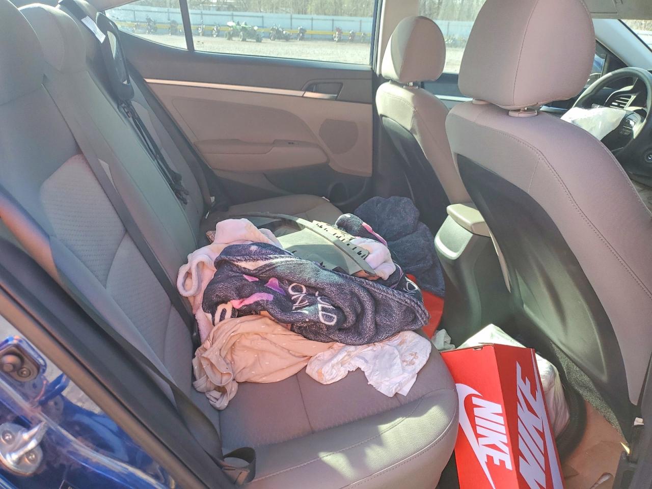 2020 HYUNDAI ELANTRA SE photo 19