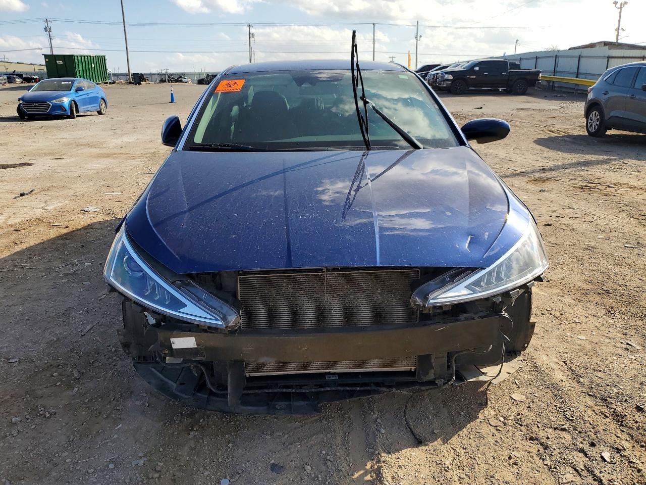 2020 HYUNDAI ELANTRA SE photo 9