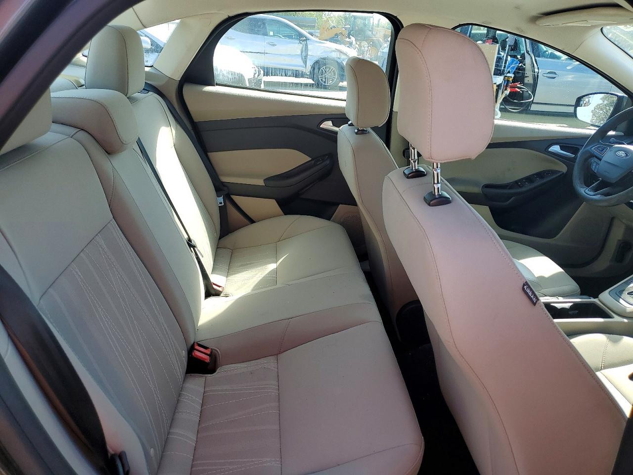 2015 FORD FOCUS SE photo 10