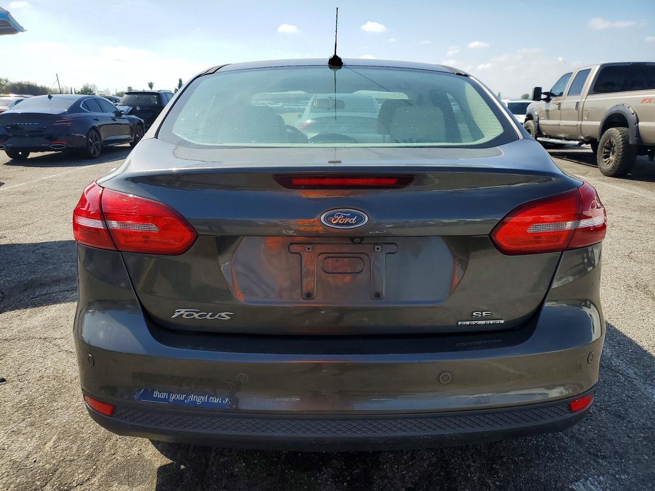 2015 FORD FOCUS SE photo 6