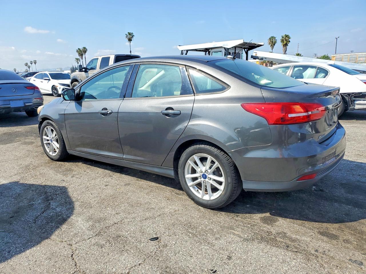 2015 FORD FOCUS SE photo 2