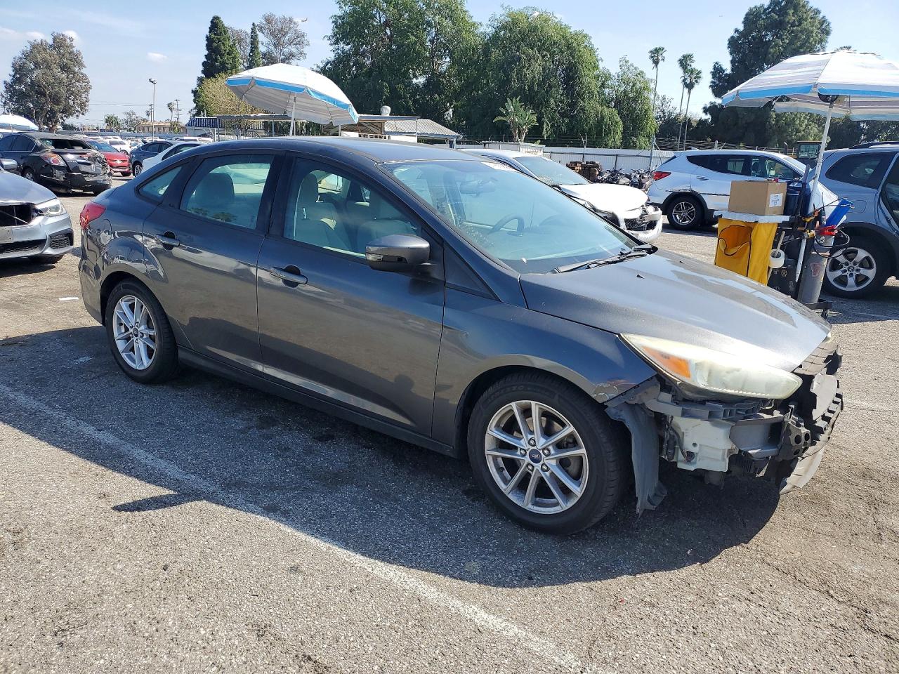 2015 FORD FOCUS SE photo 4