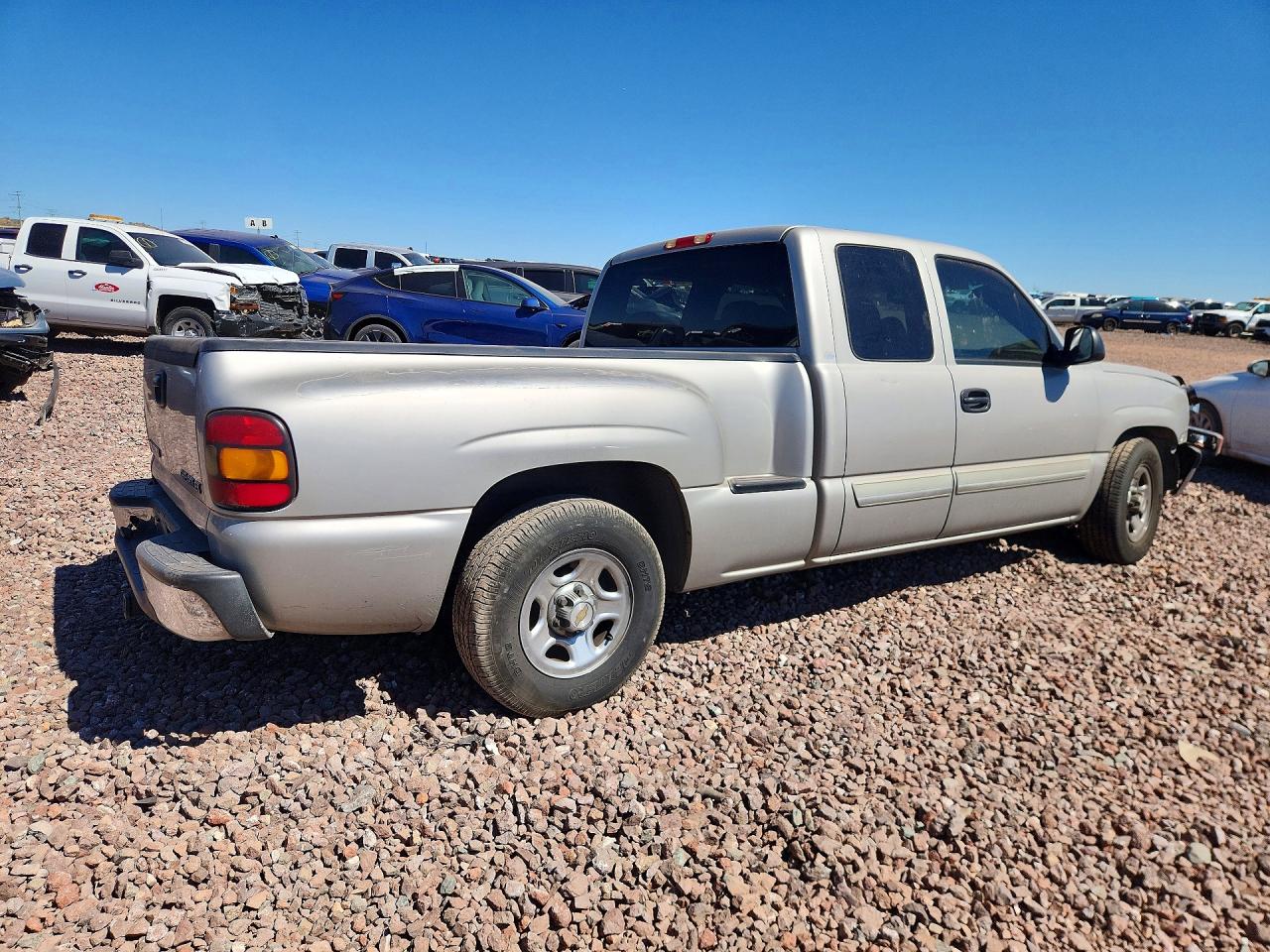 2004 CHEVROLET SILVERADO C1500 photo 3