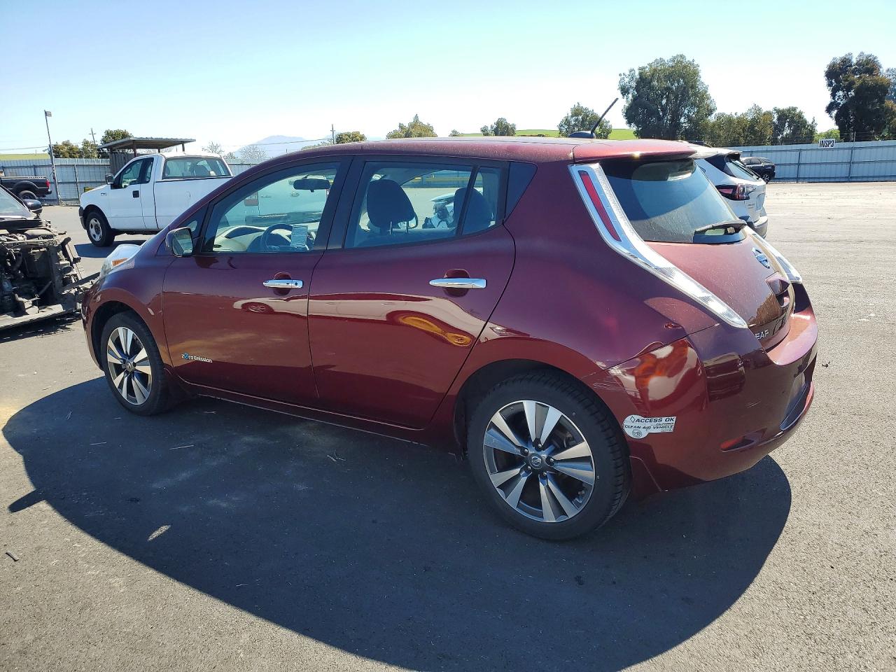 2017 NISSAN LEAF SV photo 2