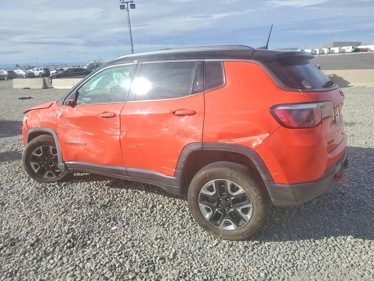 2017 JEEP COMPASS TRAILHAWK photo 3