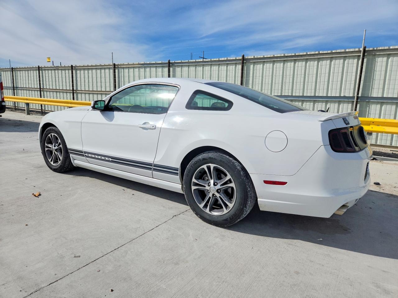 2014 FORD MUSTANG photo 3
