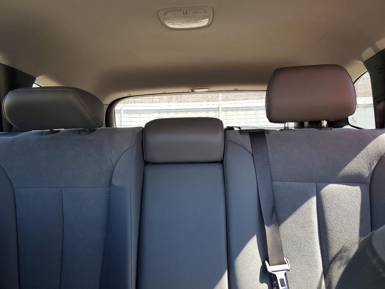 2011 HYUNDAI SANTA FE SE photo 19
