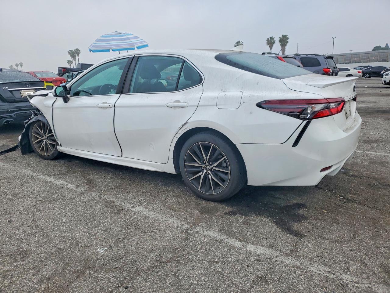 2021 TOYOTA CAMRY SE photo 4