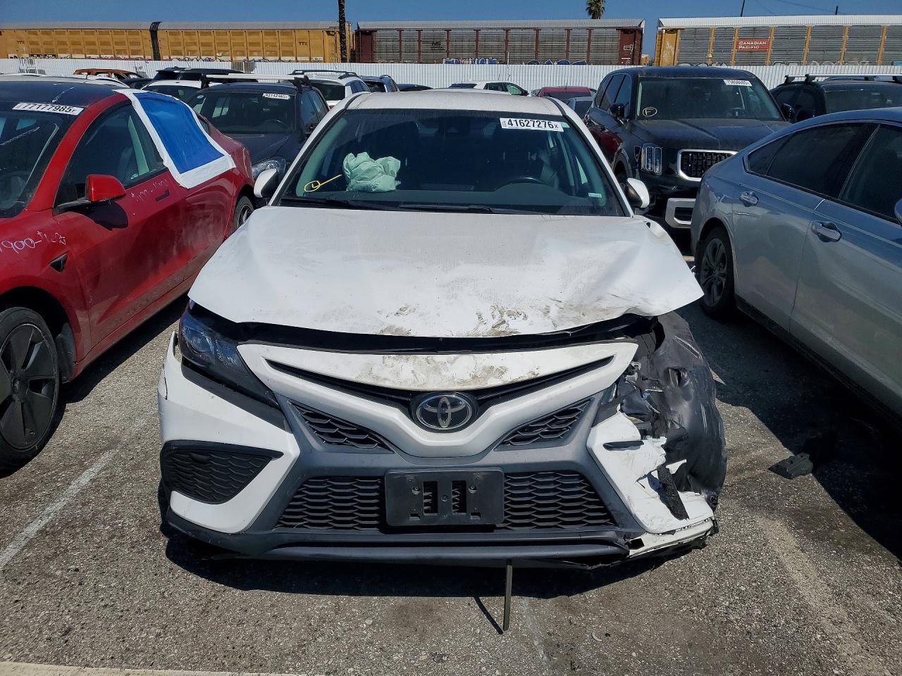 2021 TOYOTA CAMRY SE photo 13