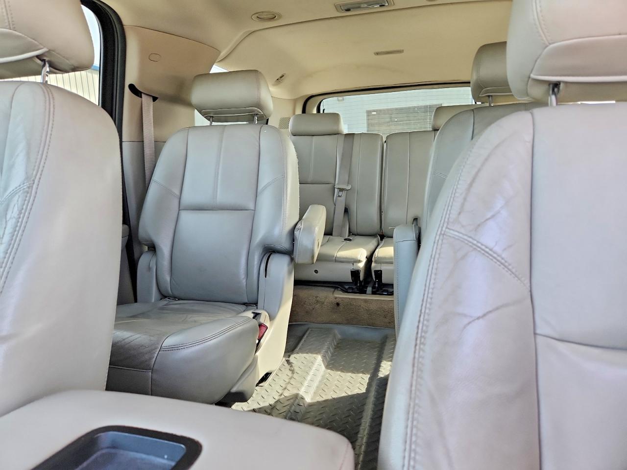 2010 CHEVROLET SUBURBAN K1500 LT photo 10