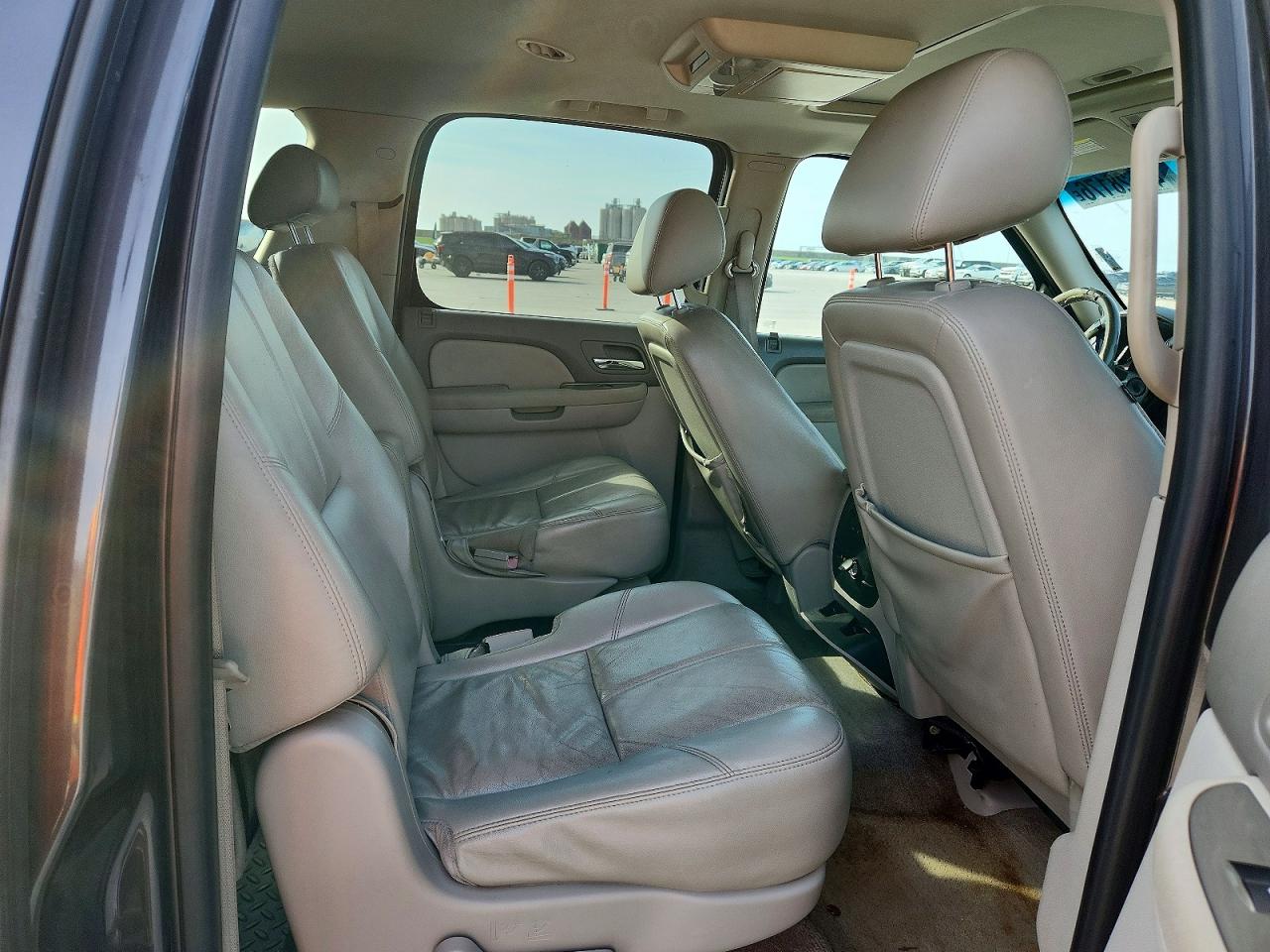 2010 CHEVROLET SUBURBAN K1500 LT photo 11