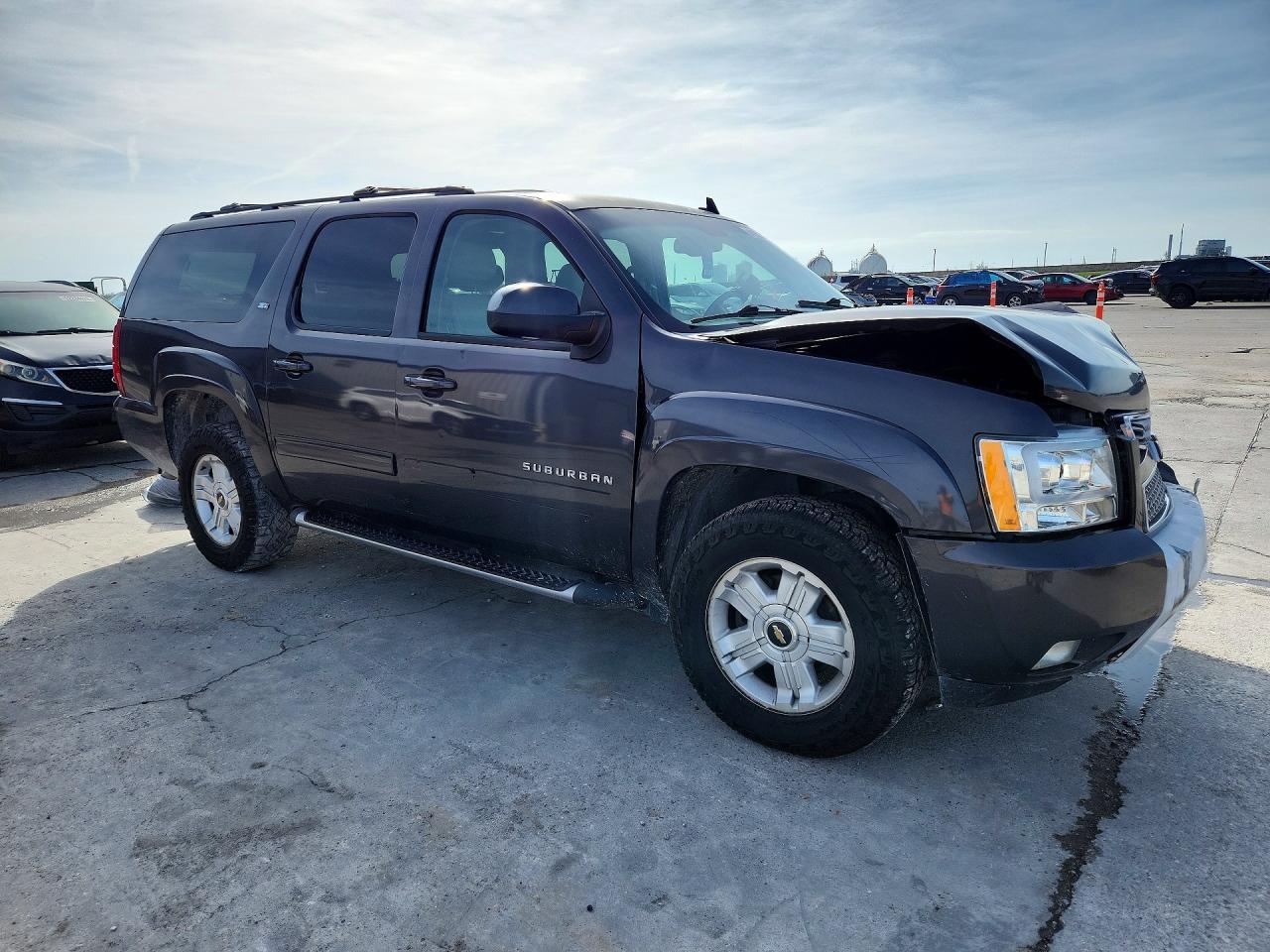 2010 CHEVROLET SUBURBAN K1500 LT photo 4