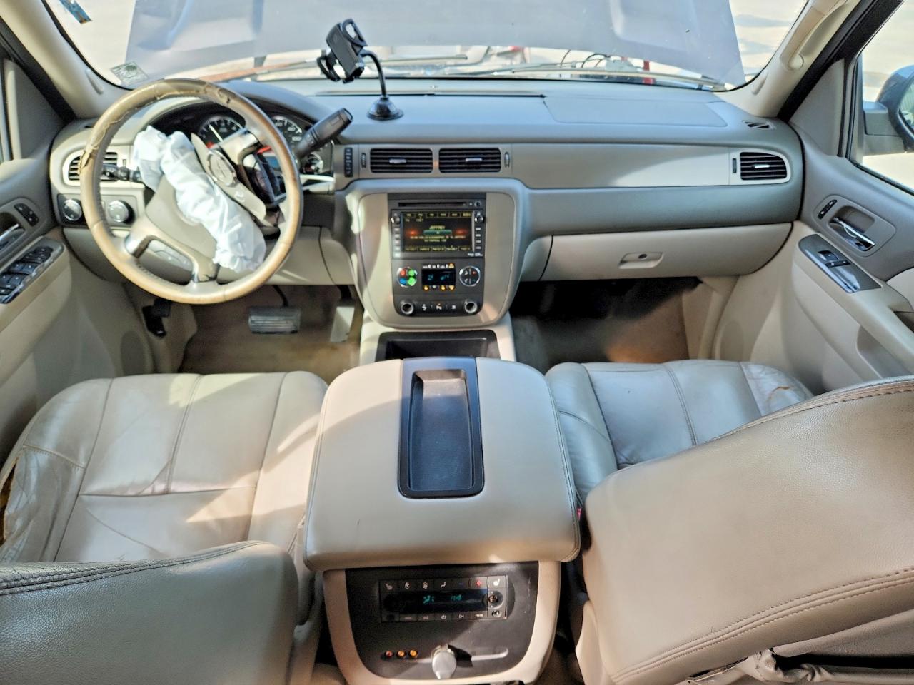 2010 CHEVROLET SUBURBAN K1500 LT photo 8