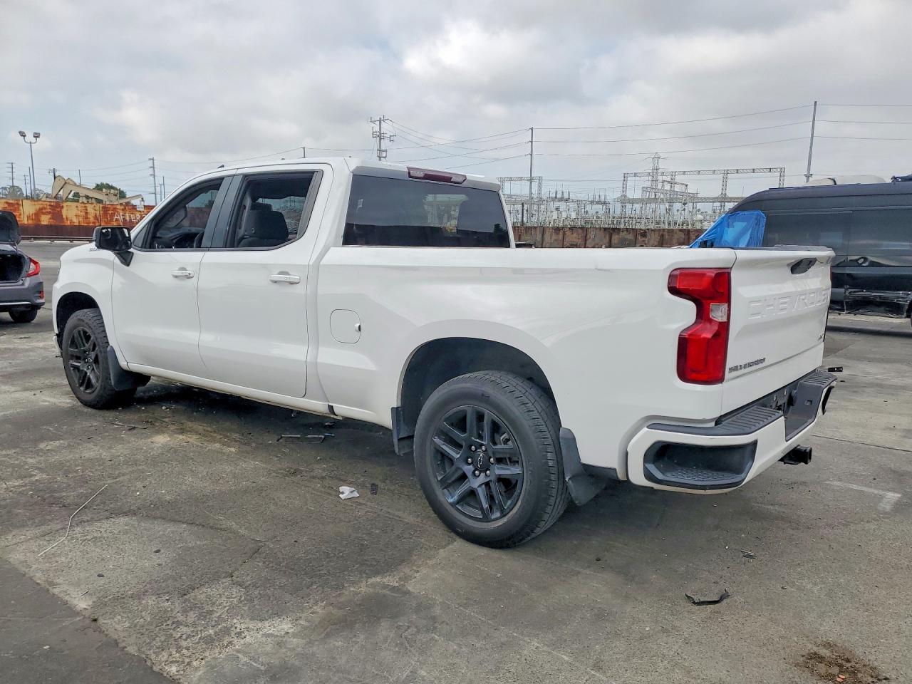 2019 CHEVROLET SILVERADO C1500 RST photo 2