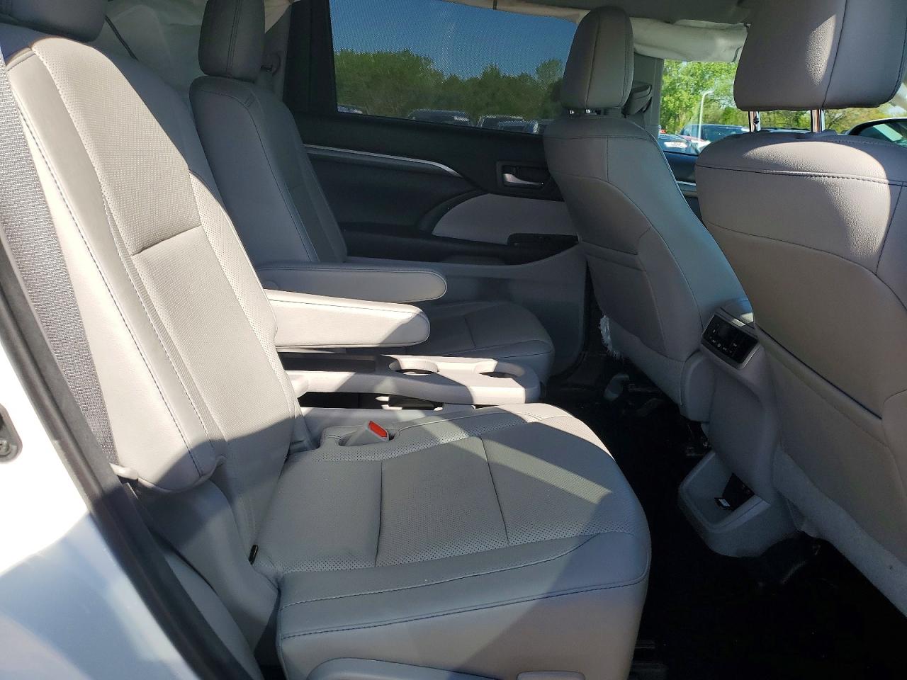 2018 TOYOTA HIGHLANDER LIMITED photo 31