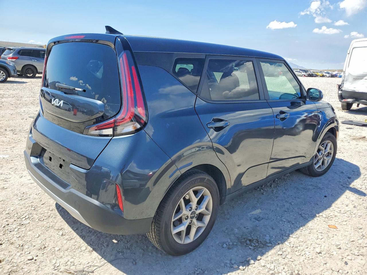 2024 KIA SOUL LX photo 3