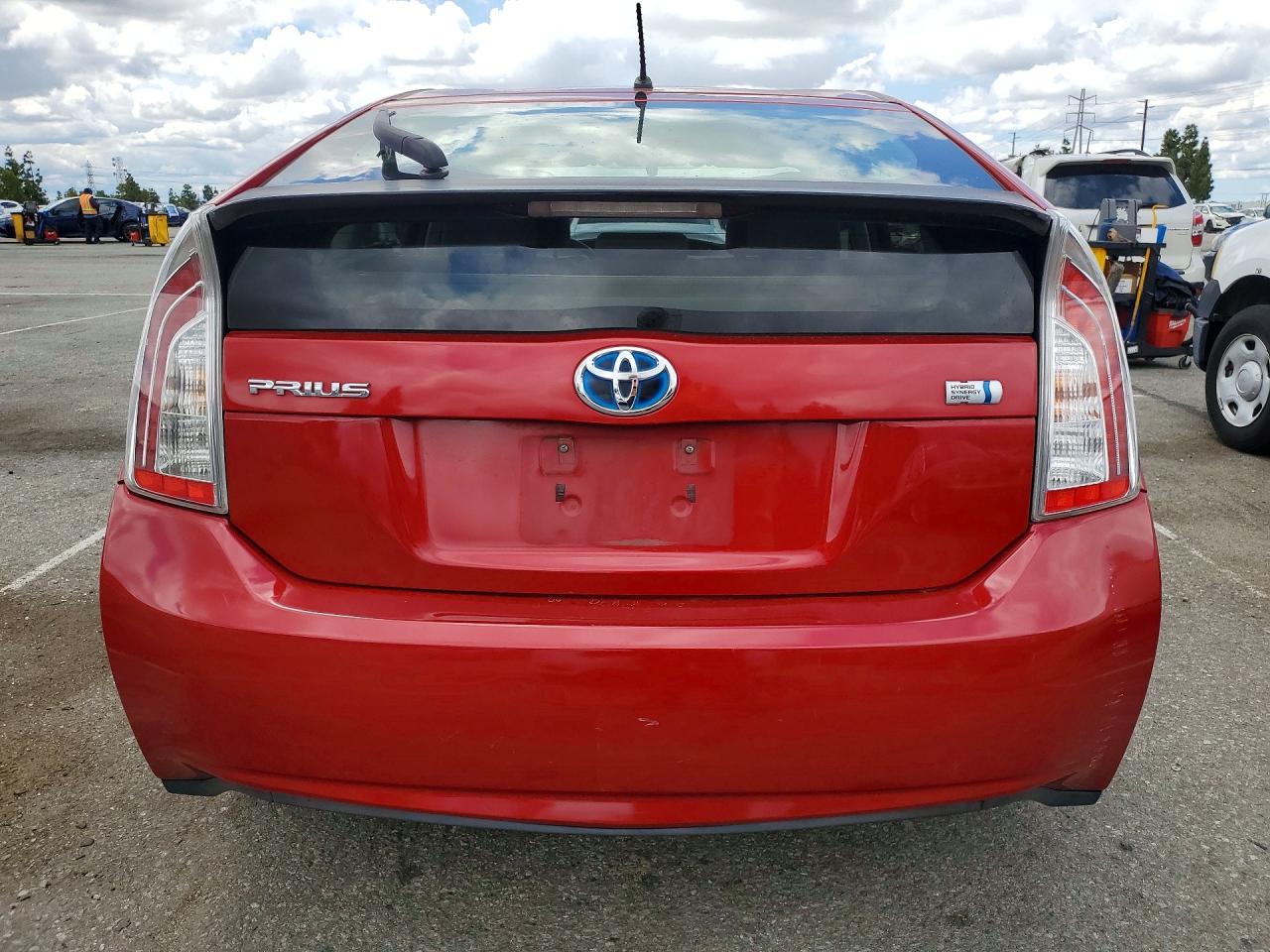 2014 TOYOTA PRIUS TWO photo 6
