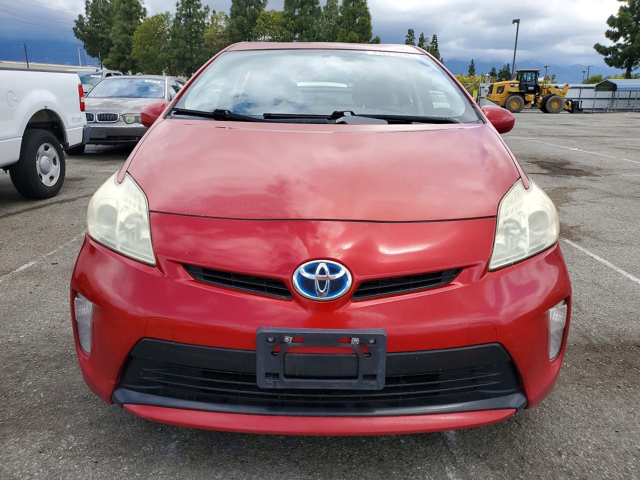 2014 TOYOTA PRIUS TWO photo 5