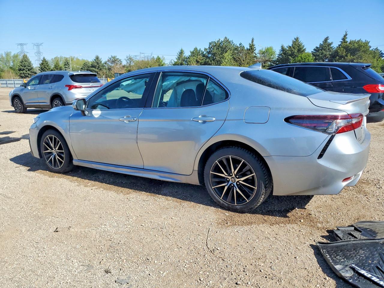 2022 TOYOTA CAMRY SE photo 3