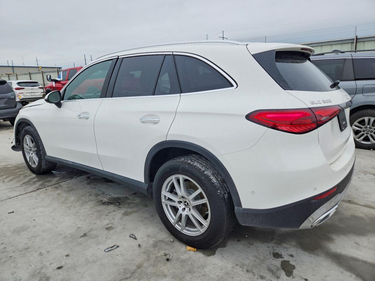 2025 MERCEDES-BENZ GLC 300 photo 3