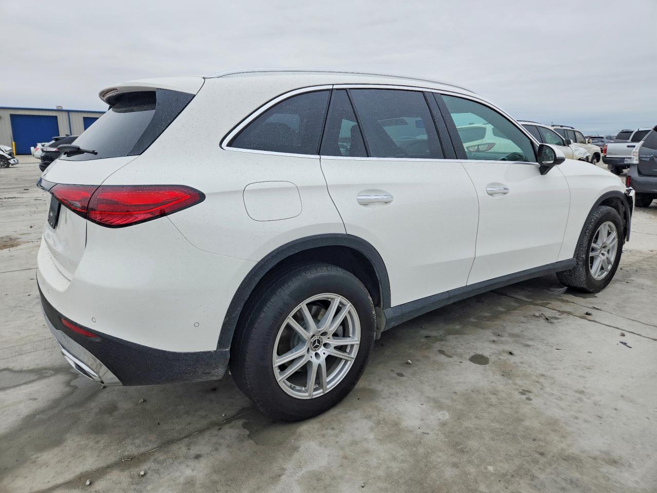 2025 MERCEDES-BENZ GLC 300 photo 5
