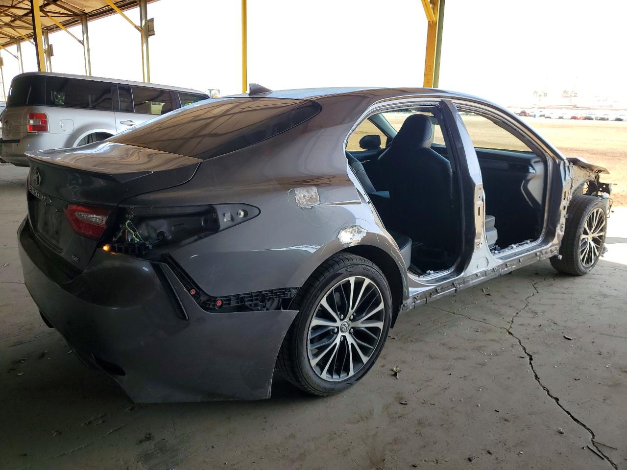 2020 TOYOTA CAMRY SE photo 5