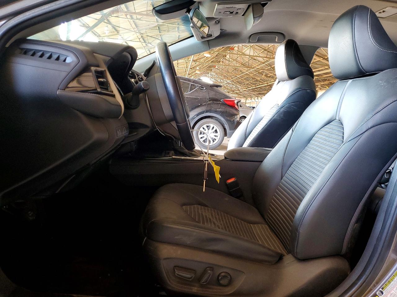 2020 TOYOTA CAMRY SE photo 13