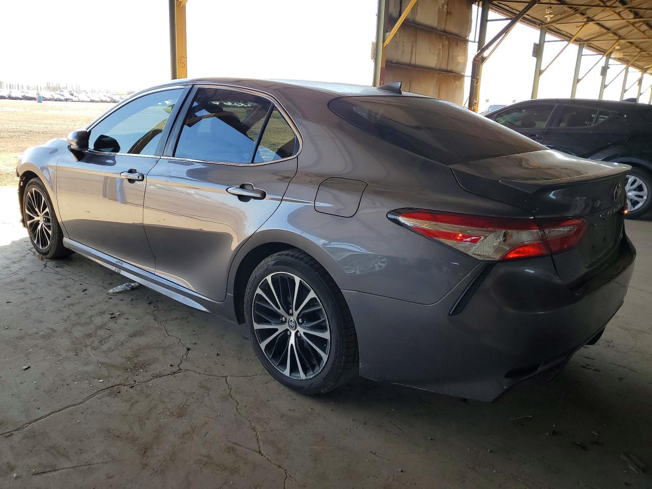 2020 TOYOTA CAMRY SE photo 3