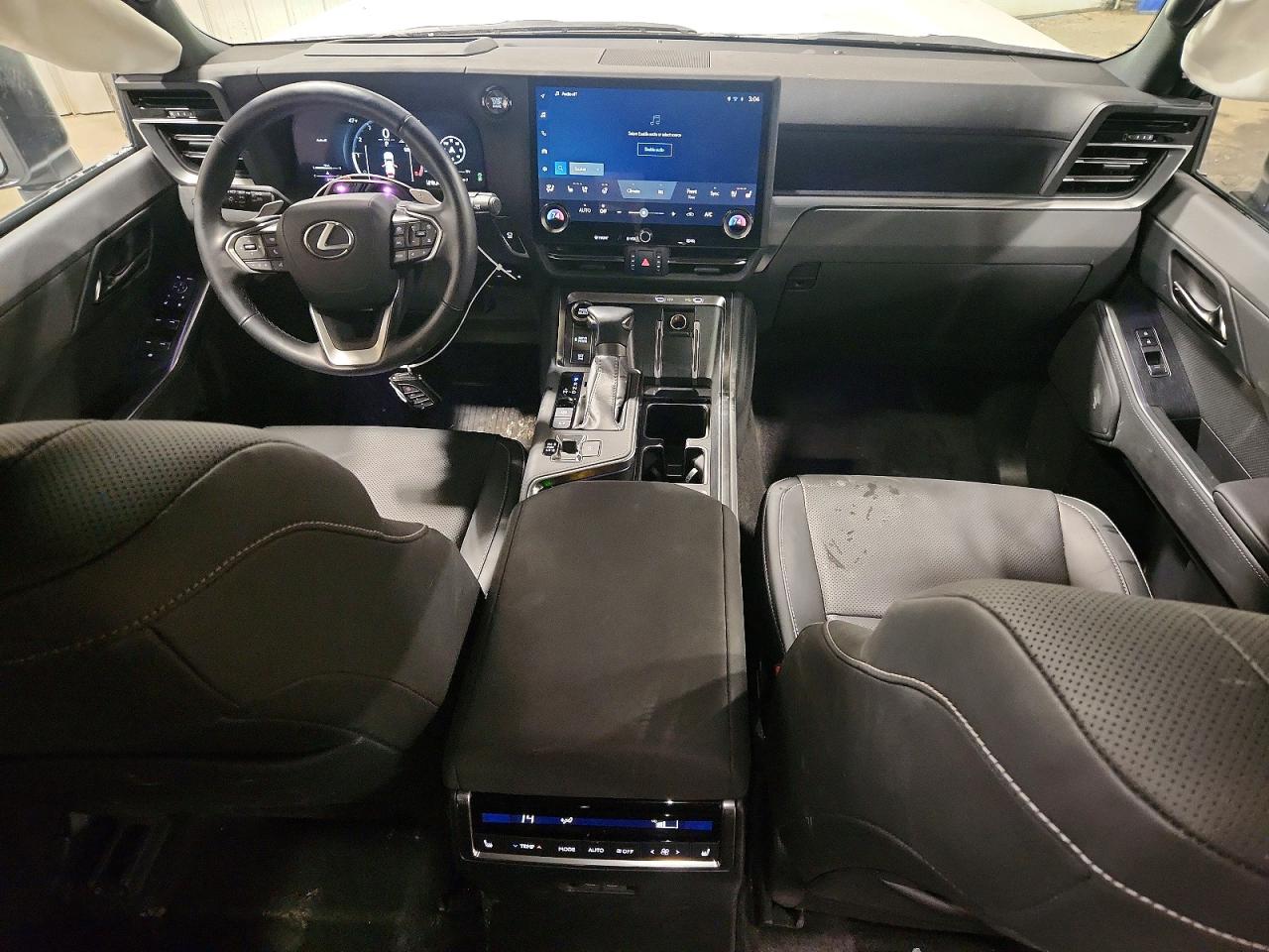 2024 LEXUS GX photo 15