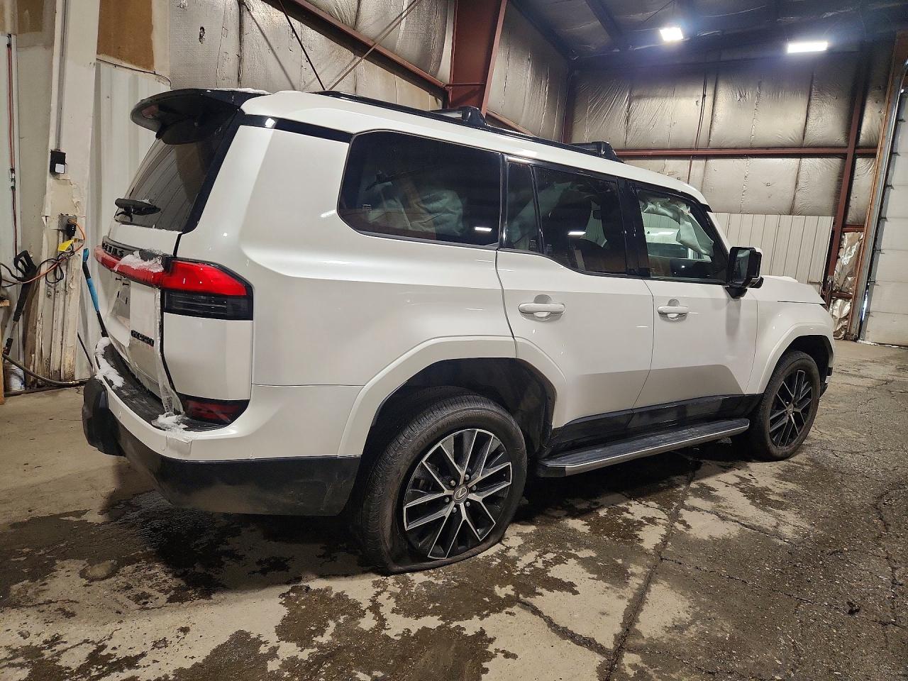 2024 LEXUS GX photo 5