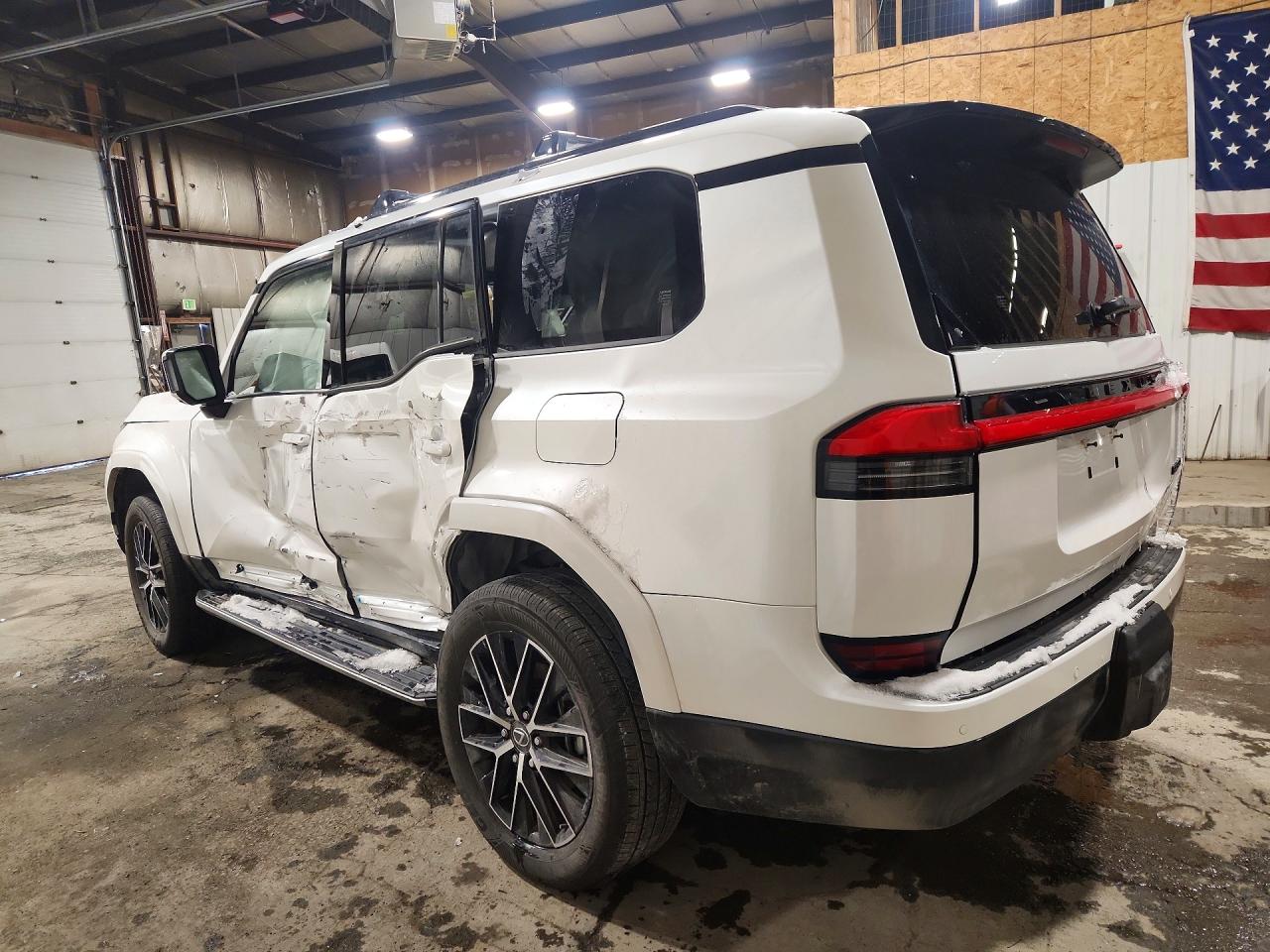 2024 LEXUS GX photo 3