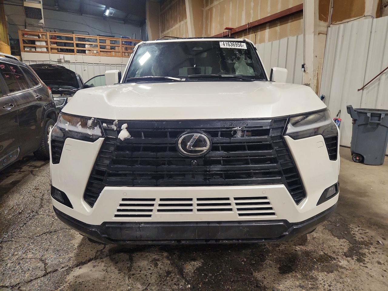 2024 LEXUS GX photo 9