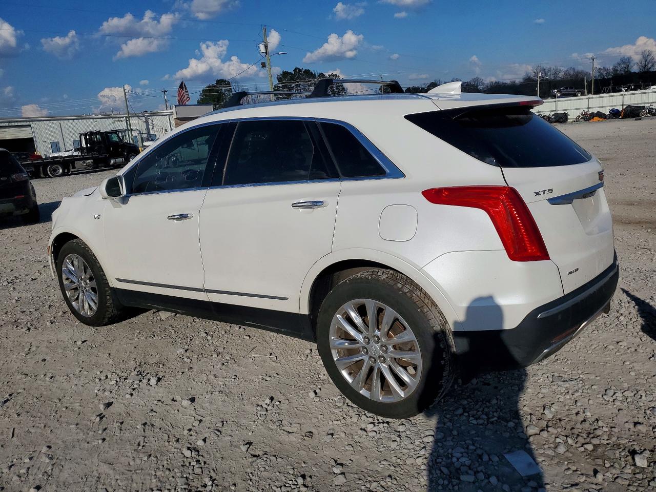 2017 CADILLAC XT5 PLATINUM photo 3