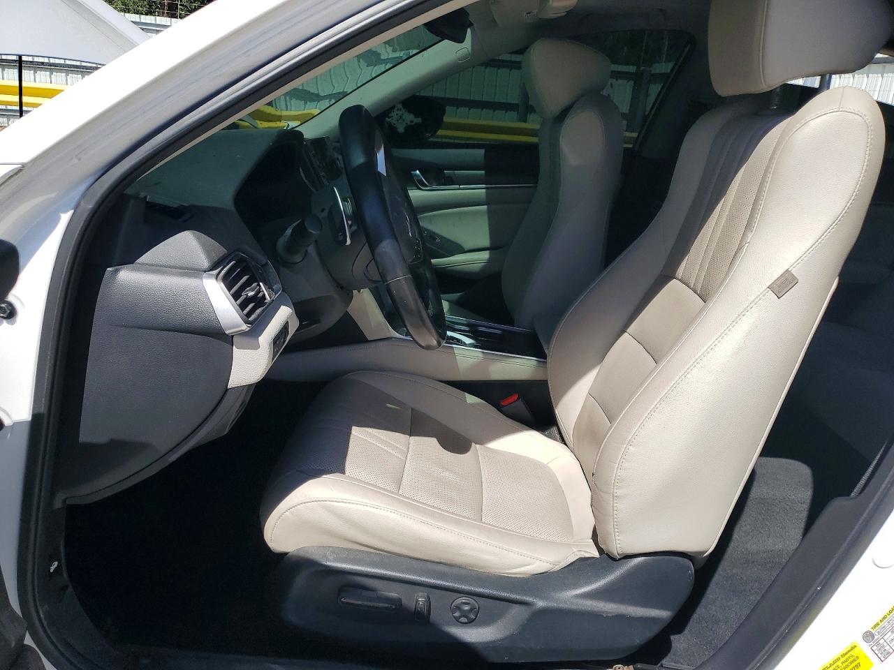 2020 HONDA ACCORD TOURING photo 19