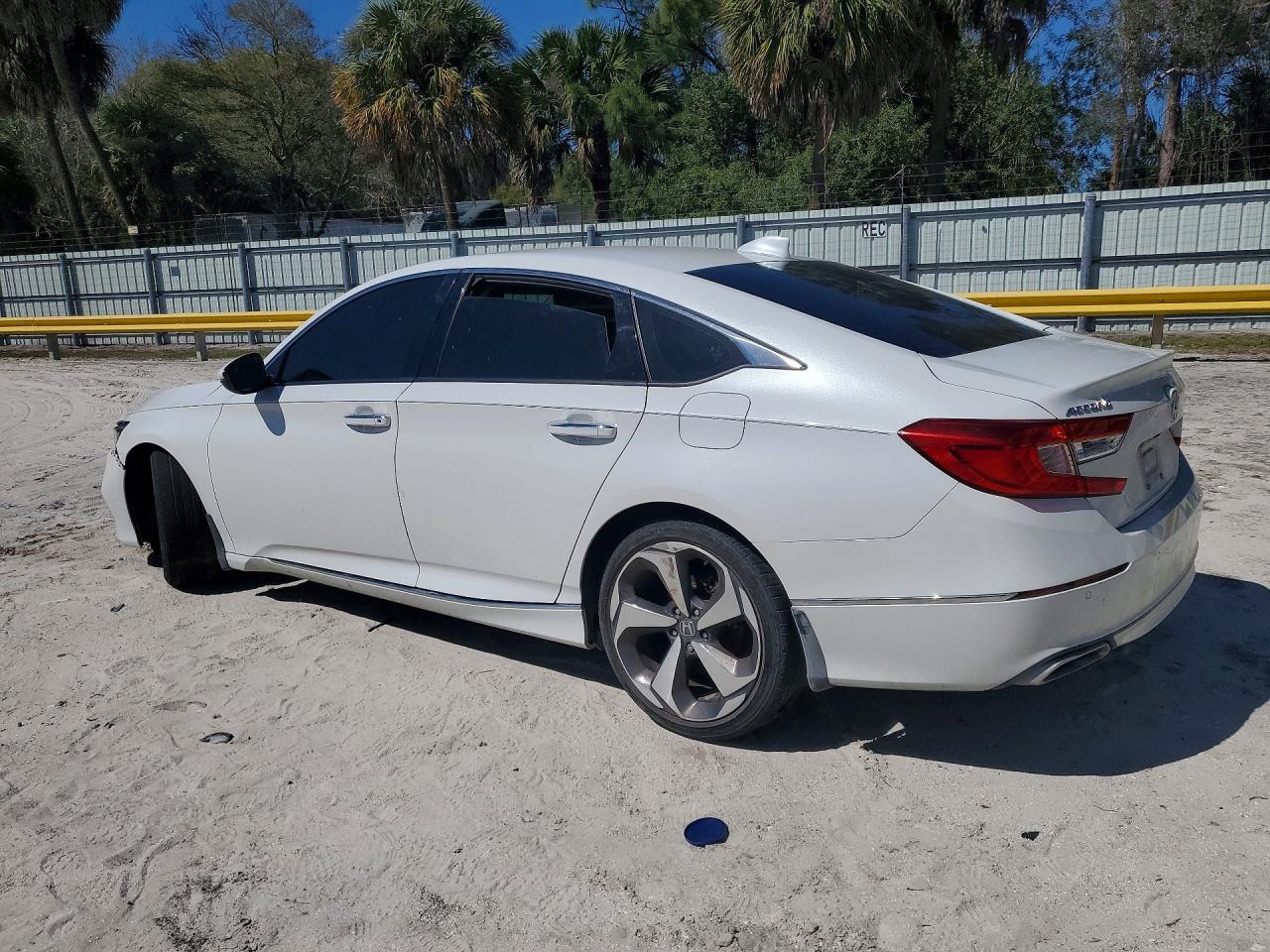 2020 HONDA ACCORD TOURING photo 4