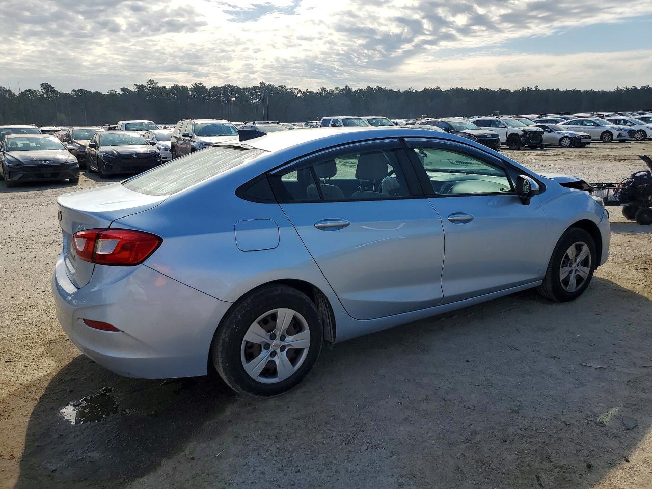 2017 CHEVROLET CRUZE LS photo 5