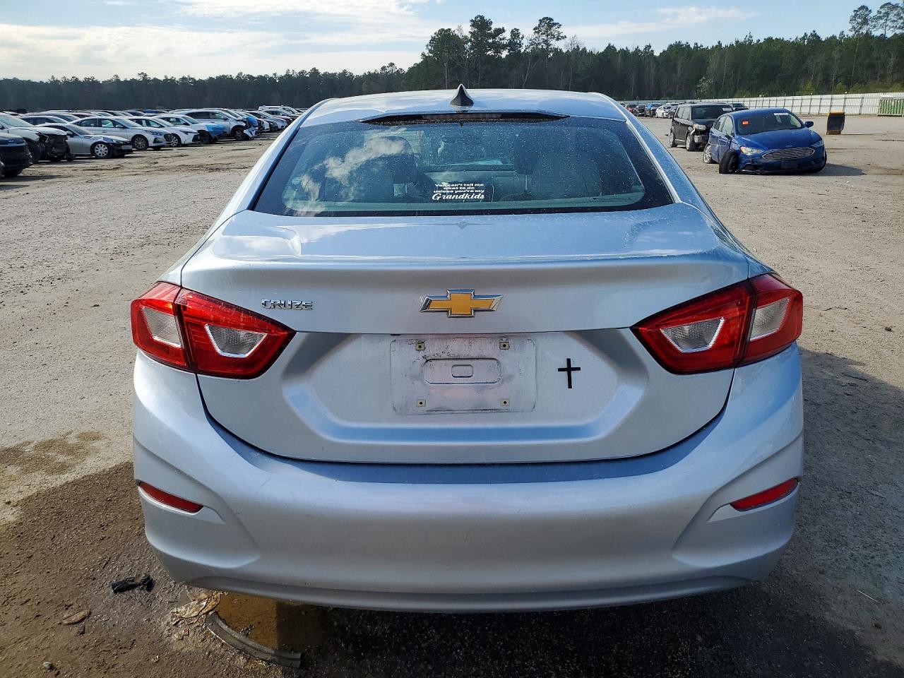 2017 CHEVROLET CRUZE LS photo 11