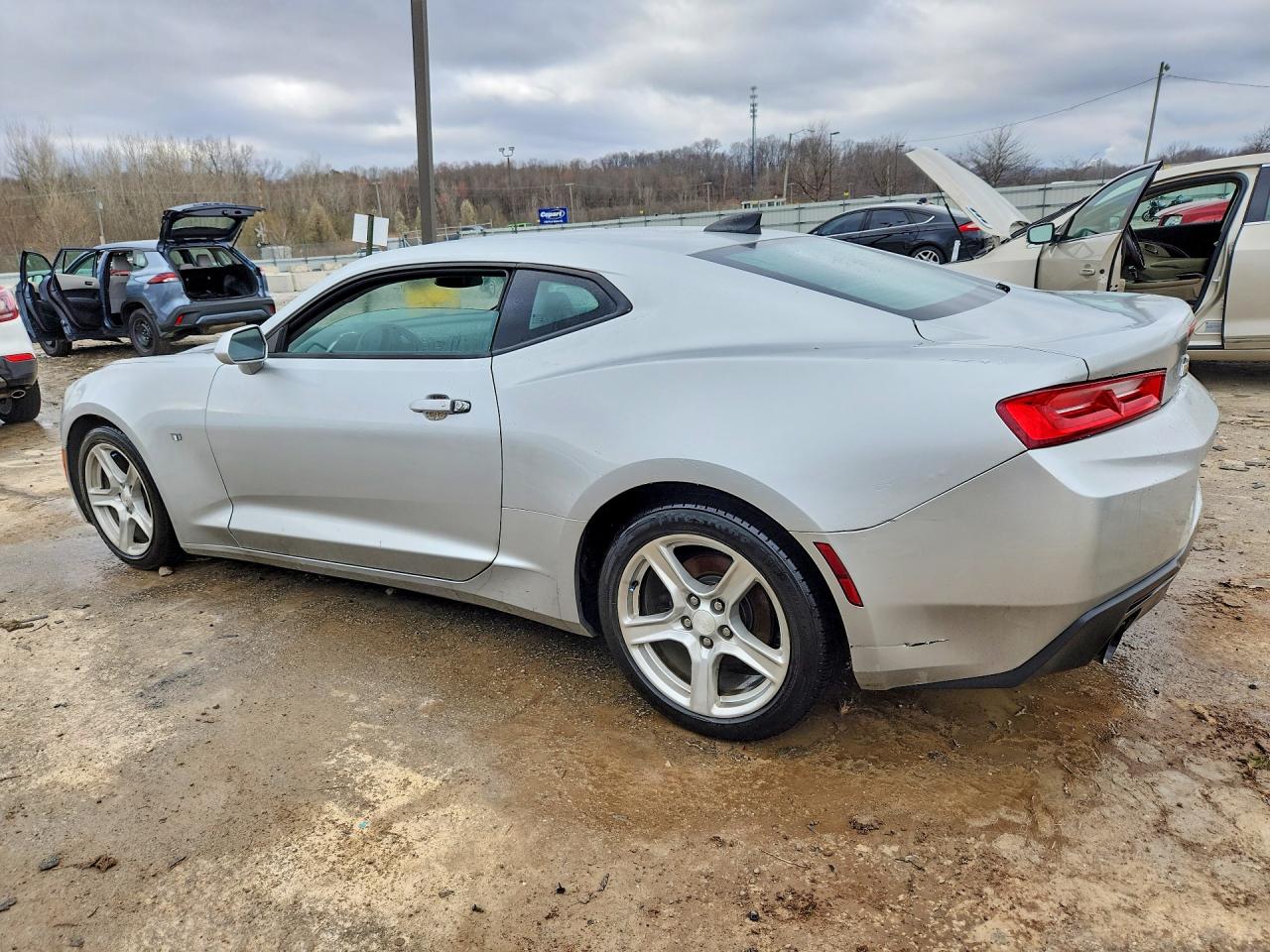 2016 CHEVROLET CAMARO LT photo 2