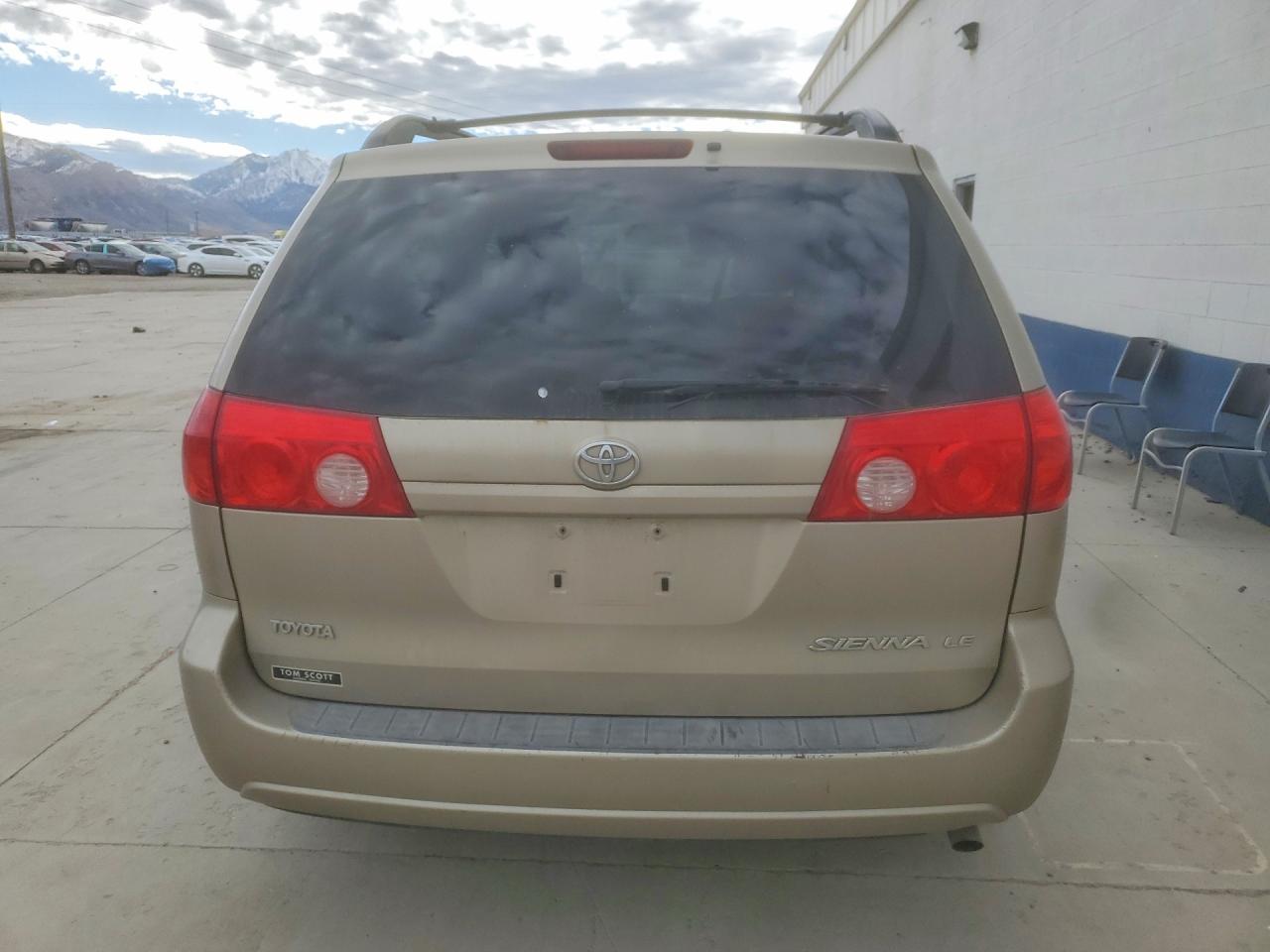 2006 TOYOTA SIENNA LE 7 PASSENGER photo 6