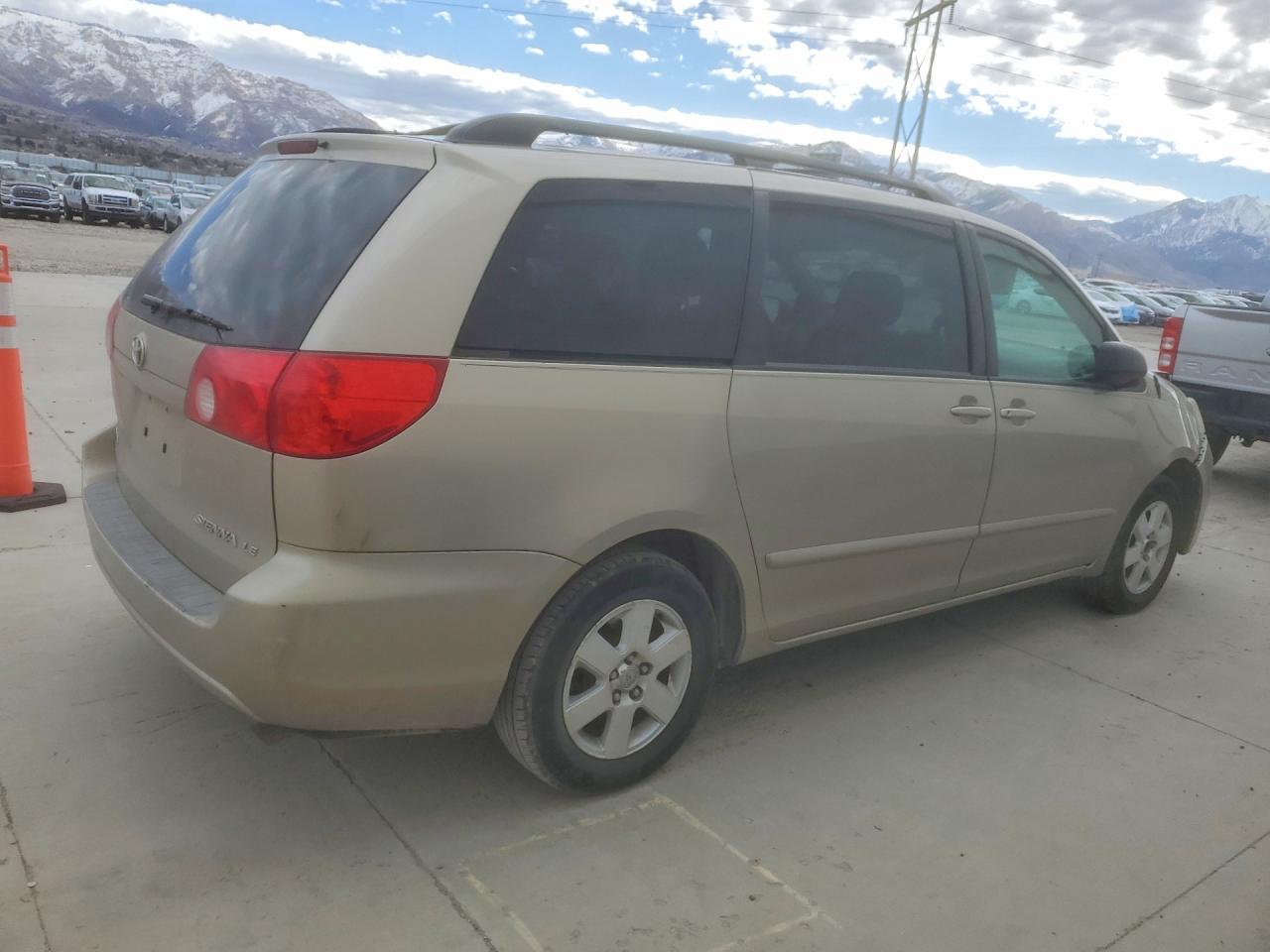 2006 TOYOTA SIENNA LE 7 PASSENGER photo 3