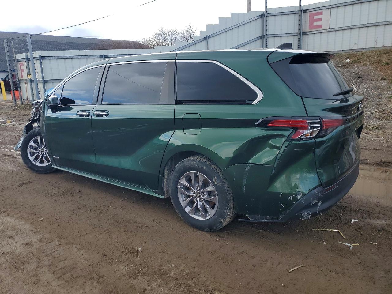2021 TOYOTA SIENNA XLE 8-PASSENGER photo 4
