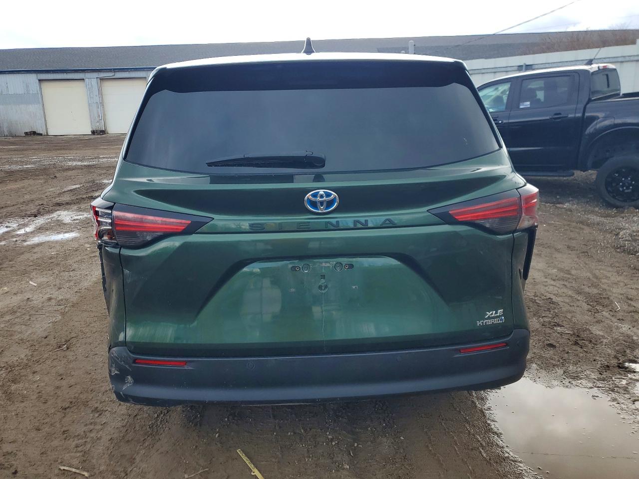 2021 TOYOTA SIENNA XLE 8-PASSENGER photo 16