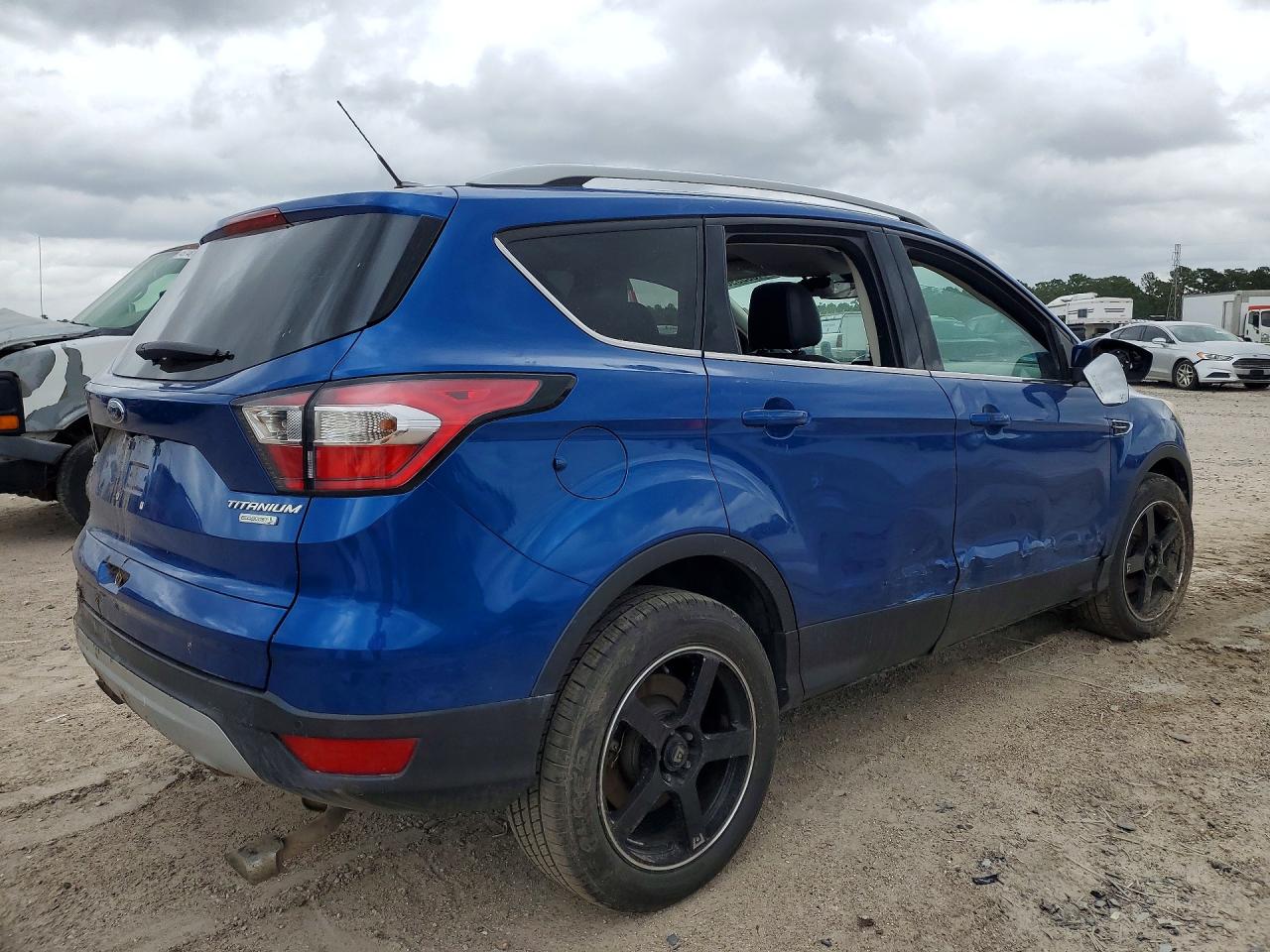2017 FORD ESCAPE TITANIUM photo 5