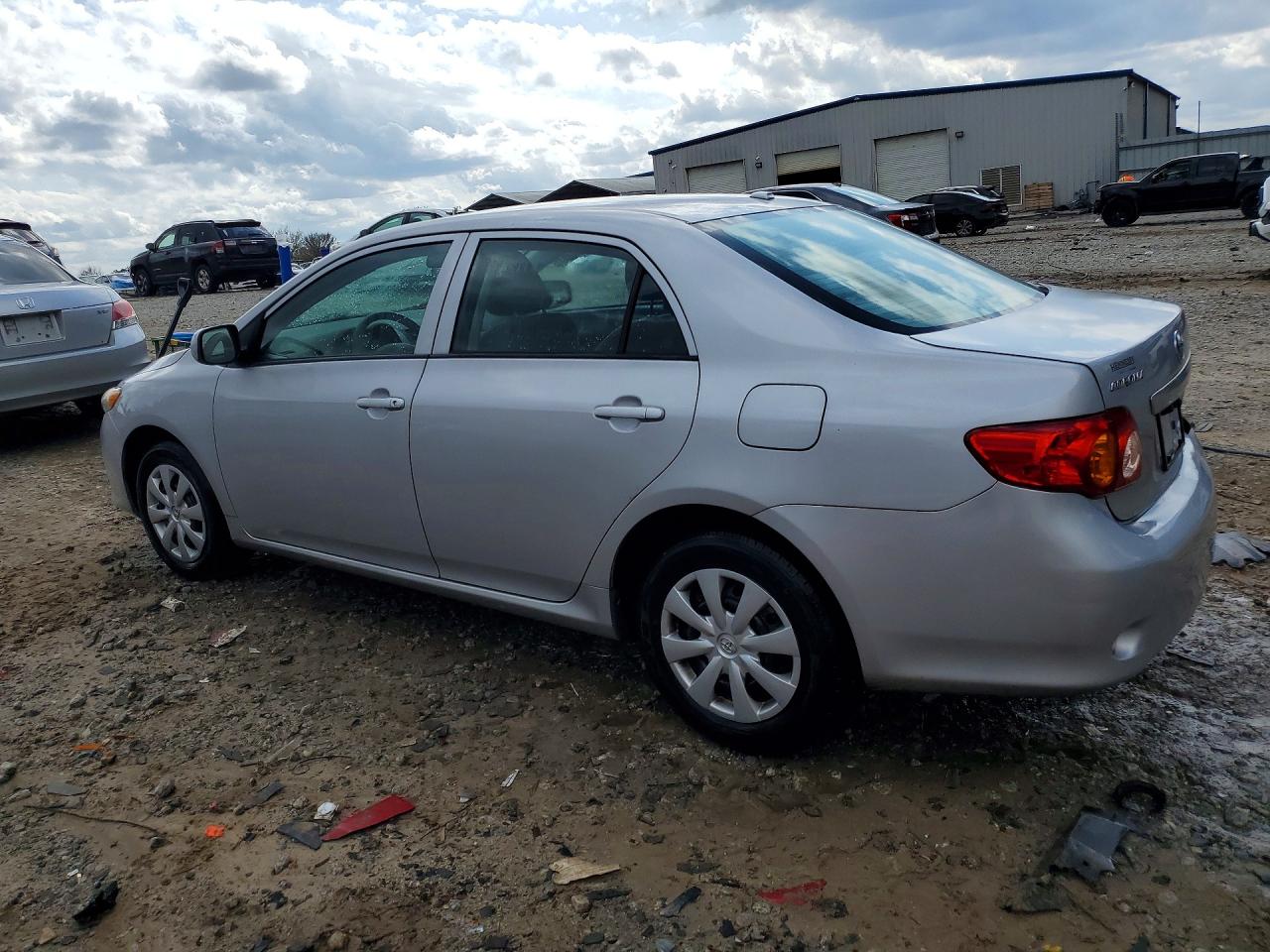 2010 TOYOTA COROLLA LE photo 3