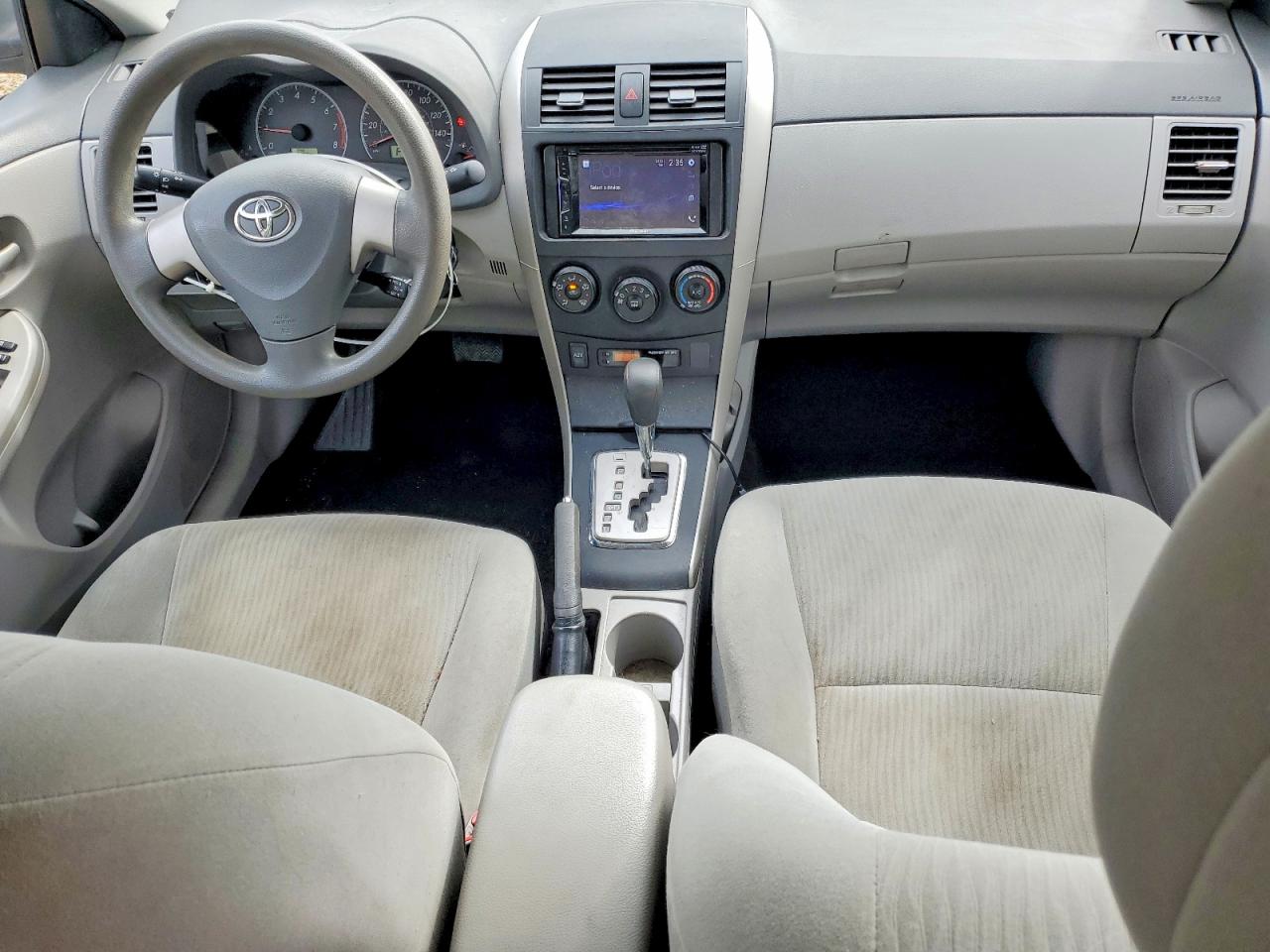 2010 TOYOTA COROLLA LE photo 15