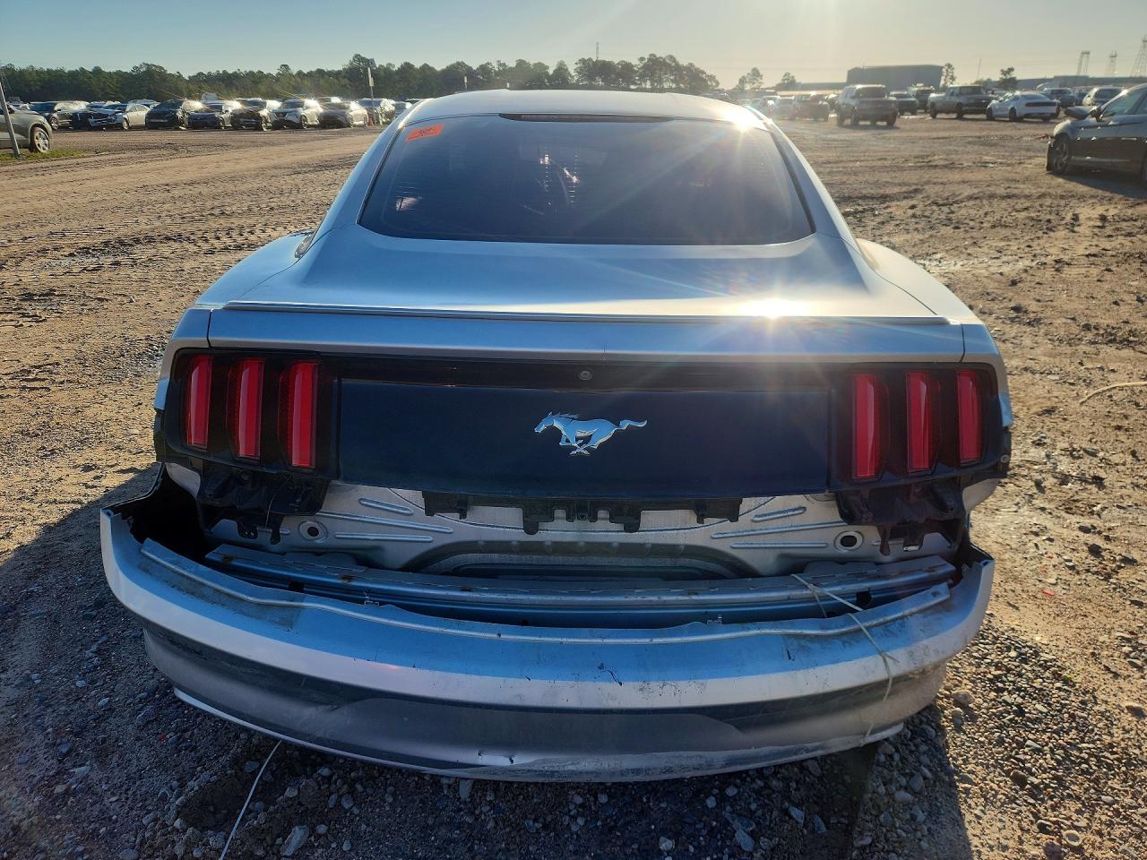 2015 FORD MUSTANG photo 6