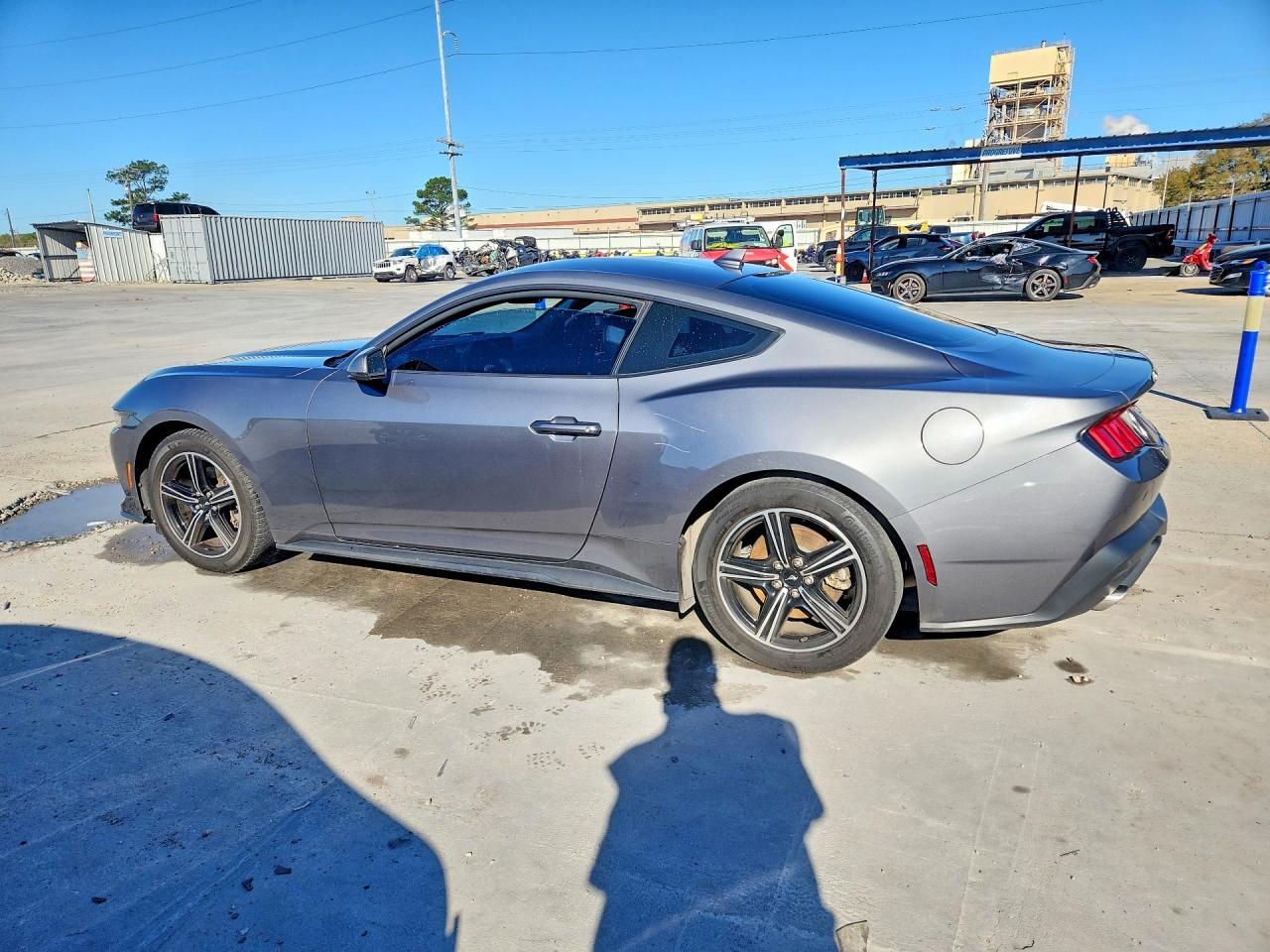 2024 FORD MUSTANG photo 3