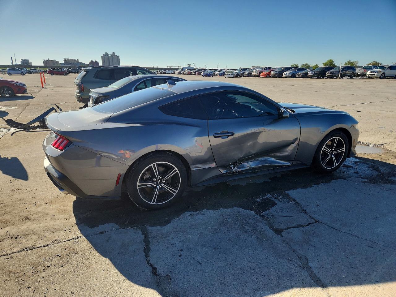 2024 FORD MUSTANG photo 5