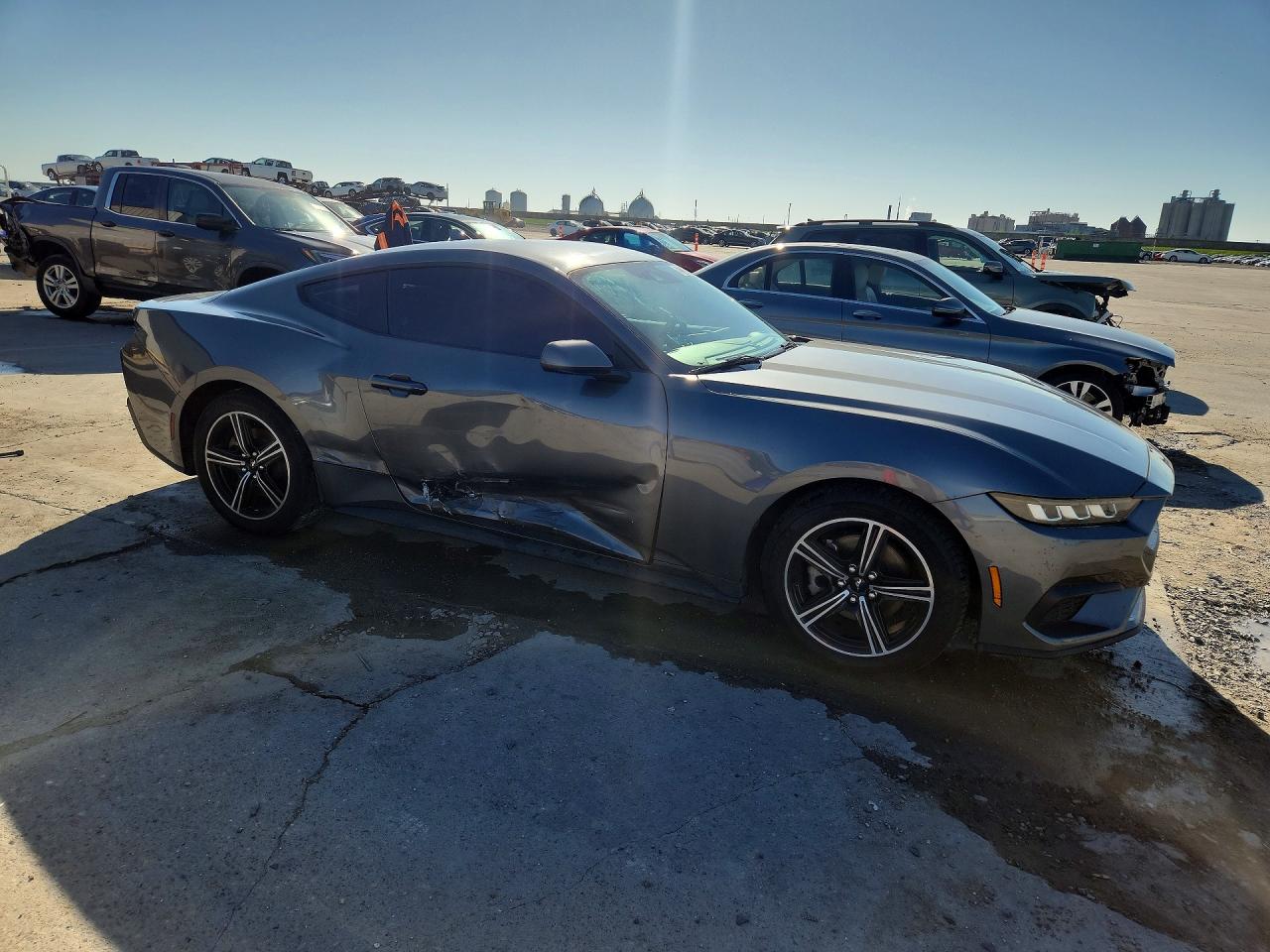 2024 FORD MUSTANG photo 7