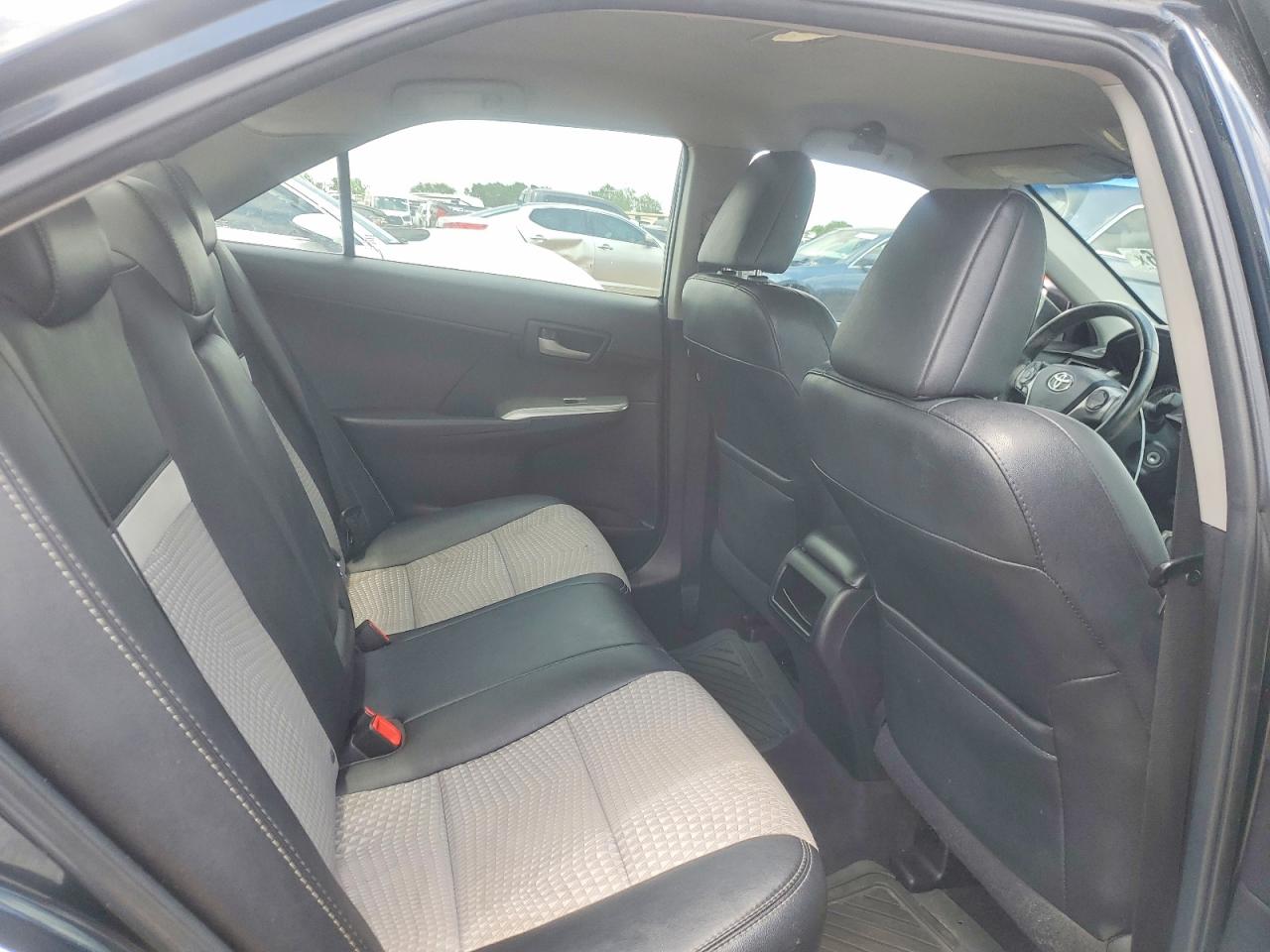 2014 TOYOTA CAMRY SE photo 28